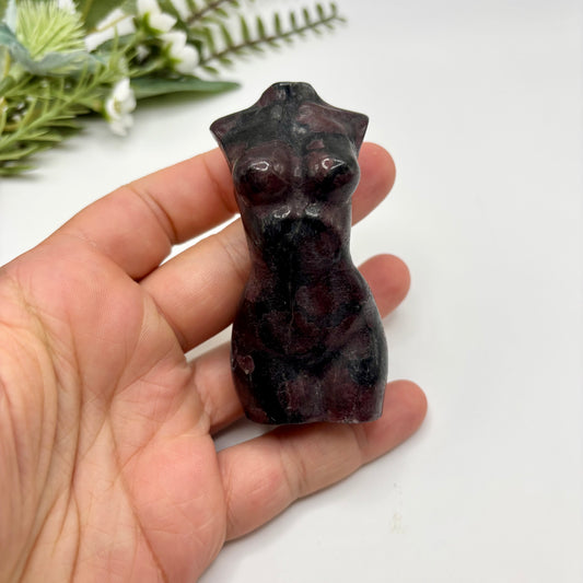 Arfvedsonite with Garnet Goddess