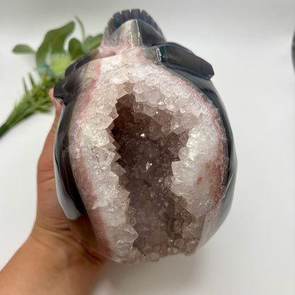 XXL Quartz in Agate Skull